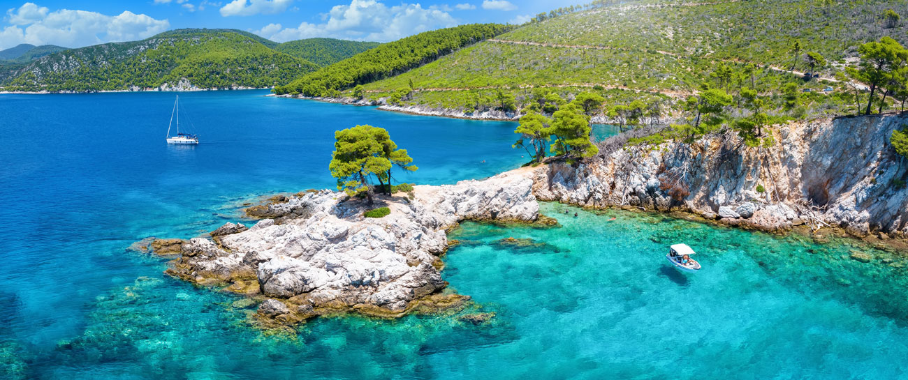 Sporaden Griechenland - Kristallklares Wasser und Segelyacht