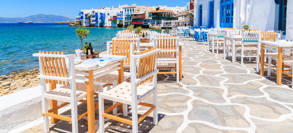 Griechische Taverne am Meer