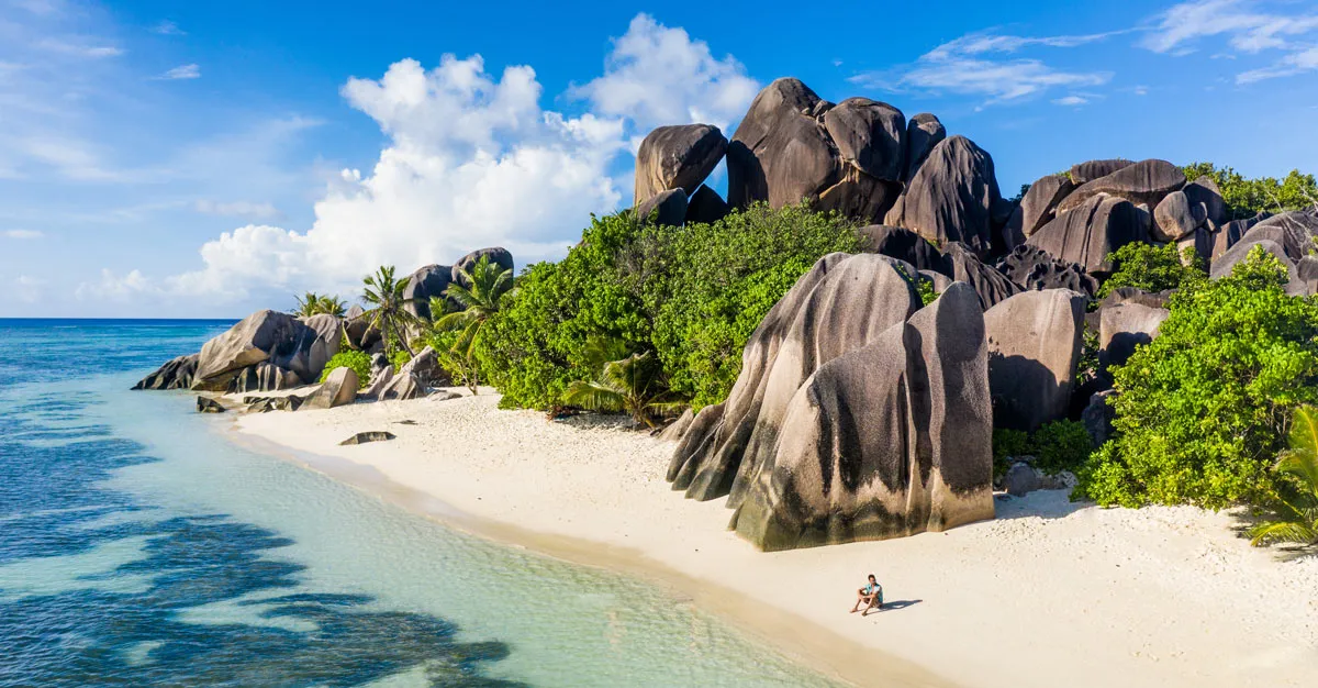 Anse Source d'Argent auf La Digue mit charakteristischen Granitfelsen