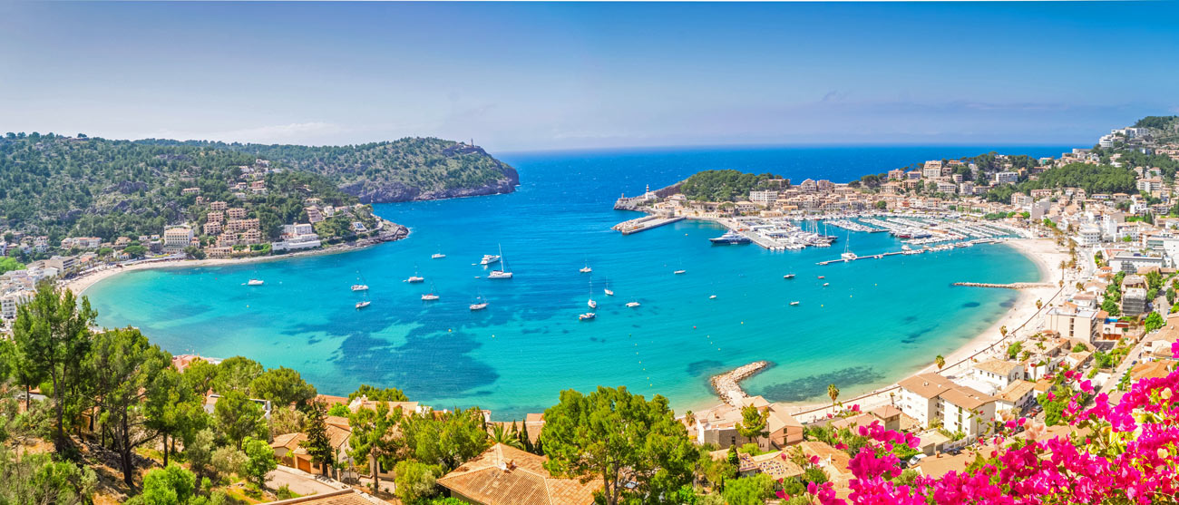 Balearen Spanien - traumhafte Bucht mit türkisblauem Wasser