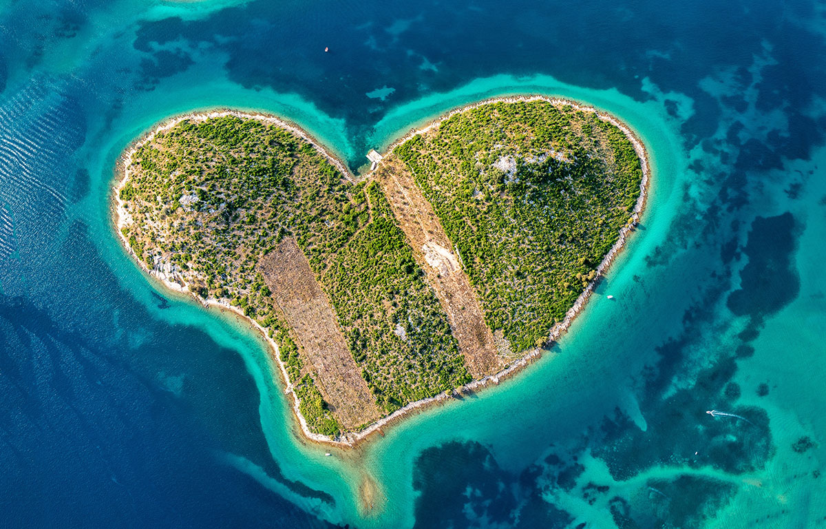 Herzförmige Insel in den Kornaten - ein romantisches Naturwunder