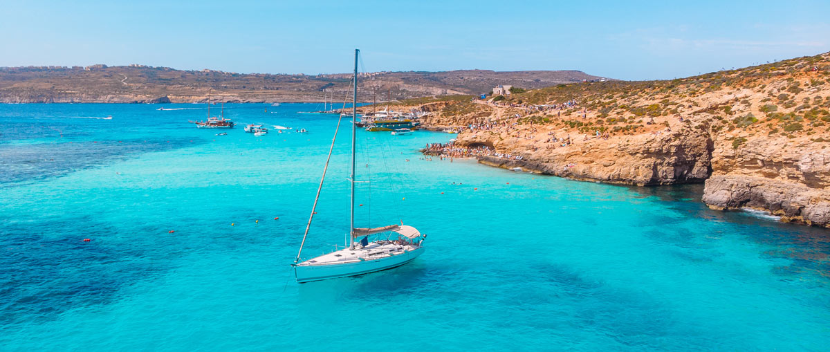Von der eigenen Yacht aus: Schnorcheln und Baden in der weltberühmten Blue Lagoon Comino