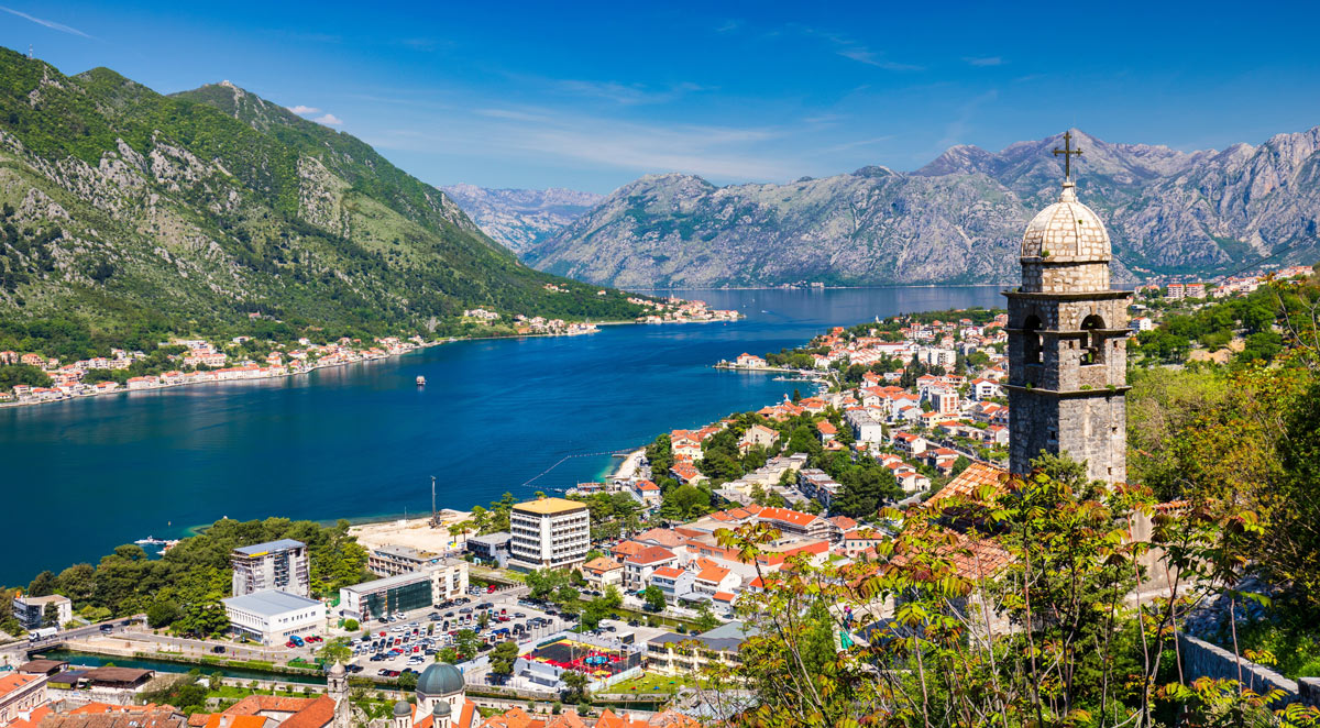 Wo majestätische Berge auf die tiefblaue Adria treffen: Erleben Sie die Bucht von Kotor vom Wasser aus